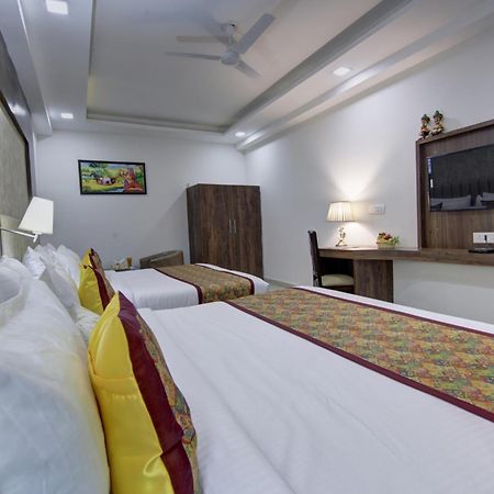 Hotel Prithvi-Raj Near Delhi Airport Нью-Дели Экстерьер фото