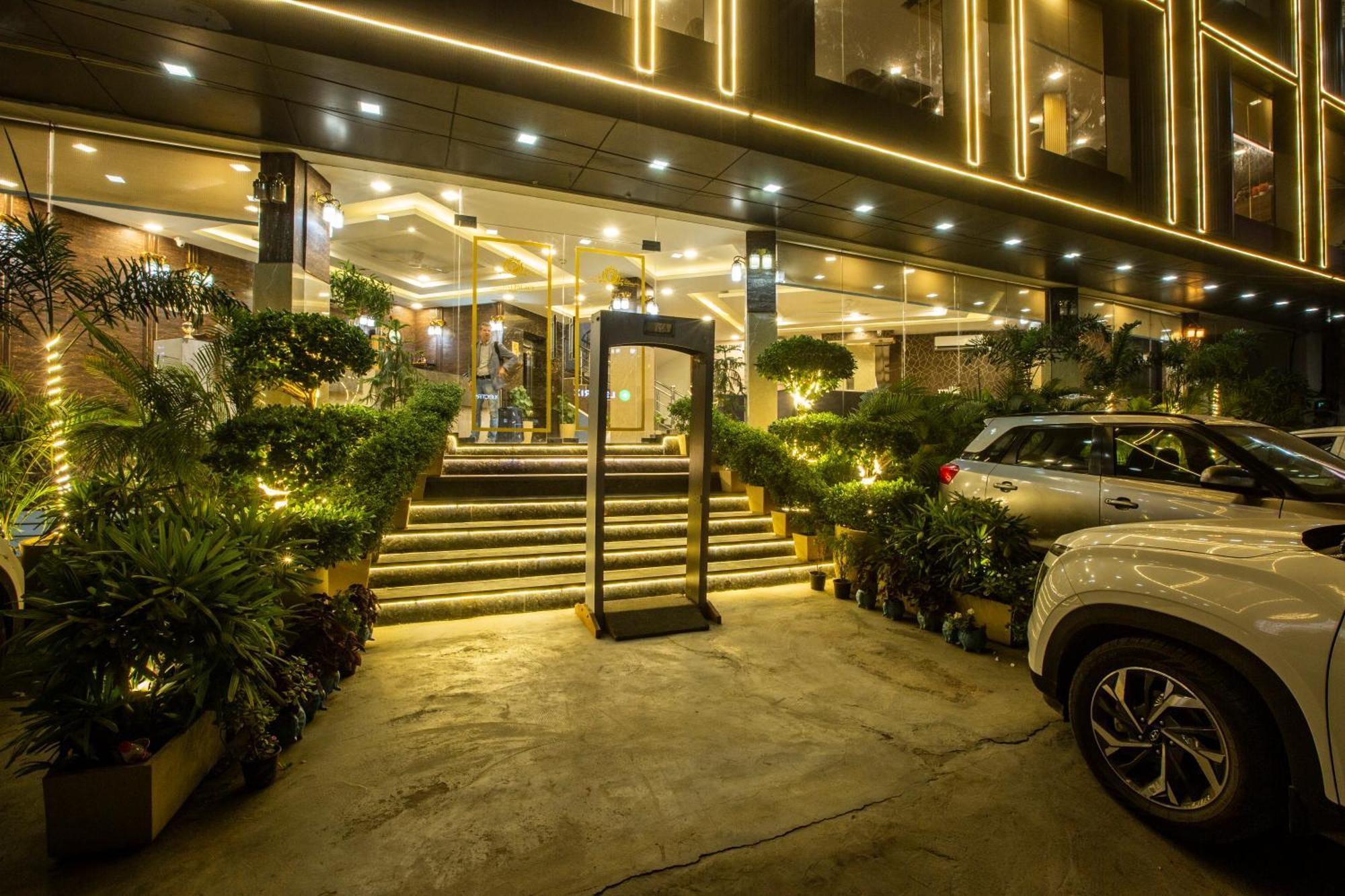 Hotel Prithvi-Raj Near Delhi Airport Нью-Дели Экстерьер фото