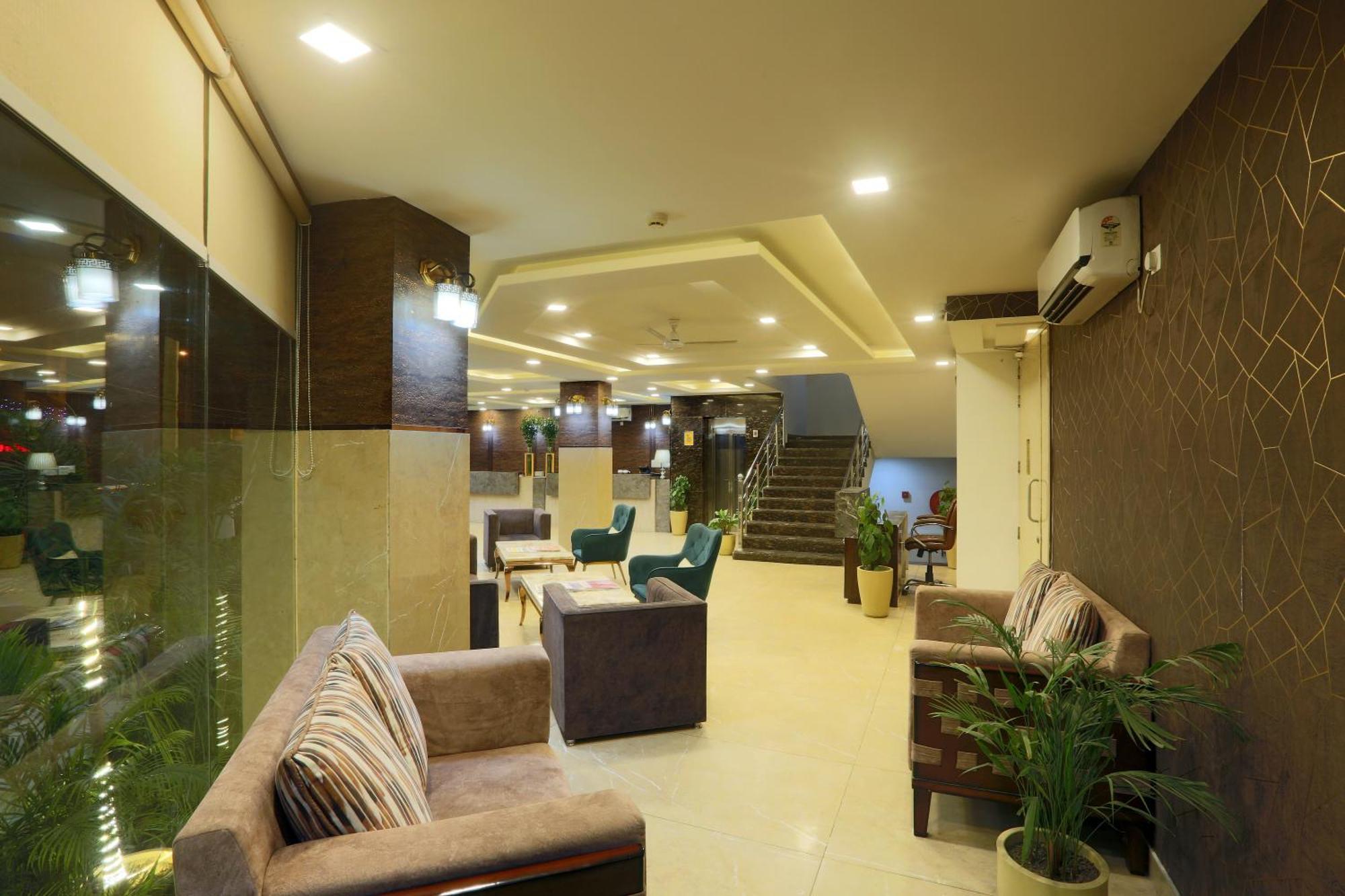 Hotel Prithvi-Raj Near Delhi Airport Нью-Дели Экстерьер фото