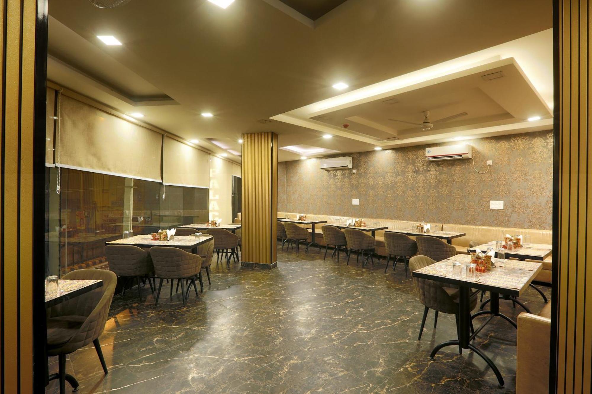 Hotel Prithvi-Raj Near Delhi Airport Нью-Дели Экстерьер фото