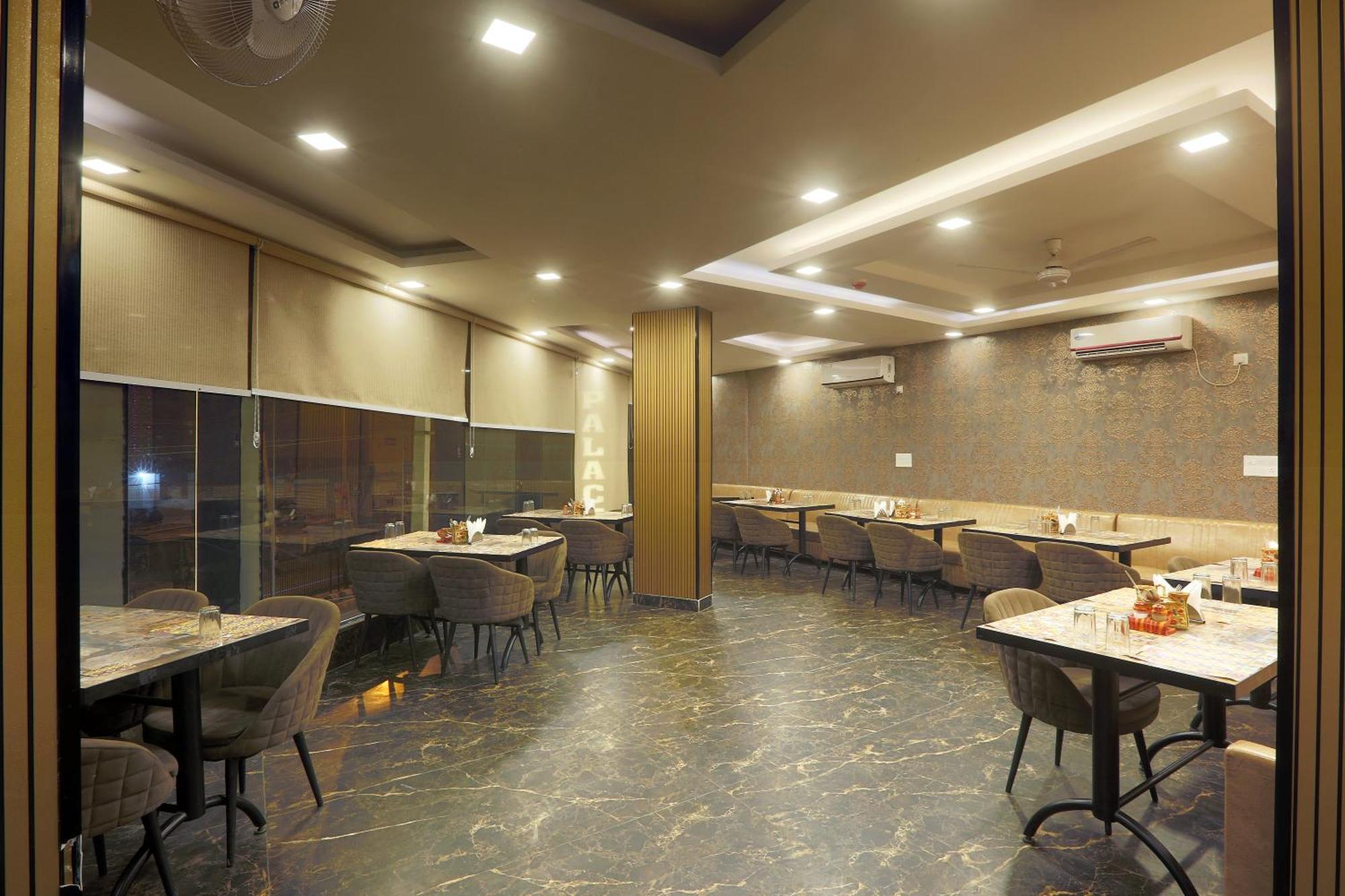 Hotel Prithvi-Raj Near Delhi Airport Нью-Дели Экстерьер фото