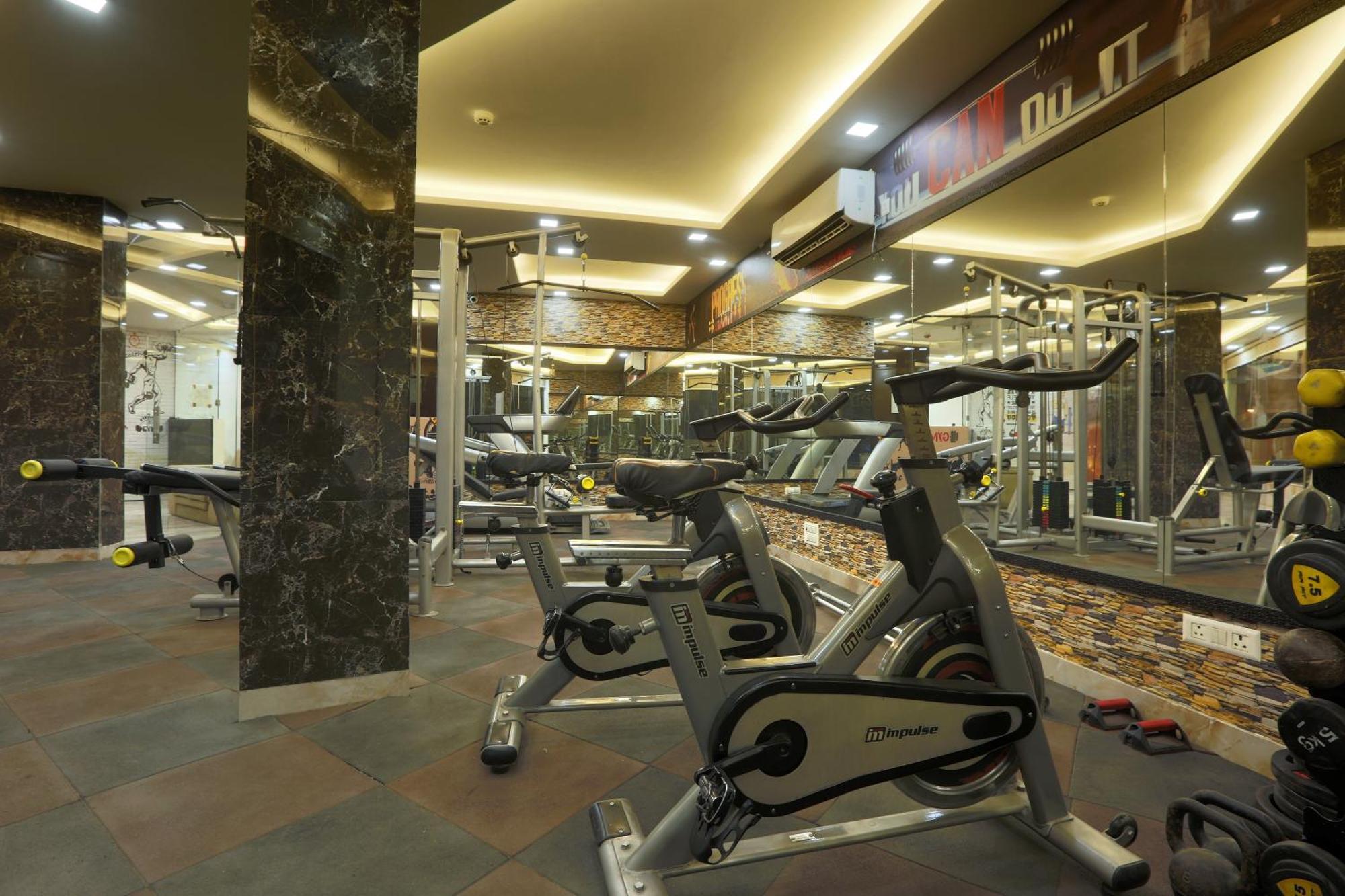 Hotel Prithvi-Raj Near Delhi Airport Нью-Дели Экстерьер фото