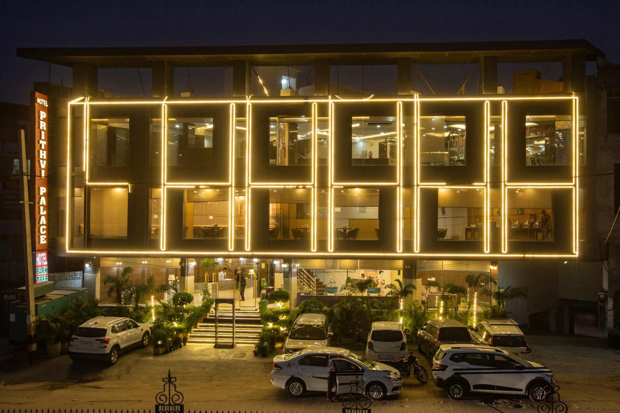 Hotel Prithvi-Raj Near Delhi Airport Нью-Дели Экстерьер фото