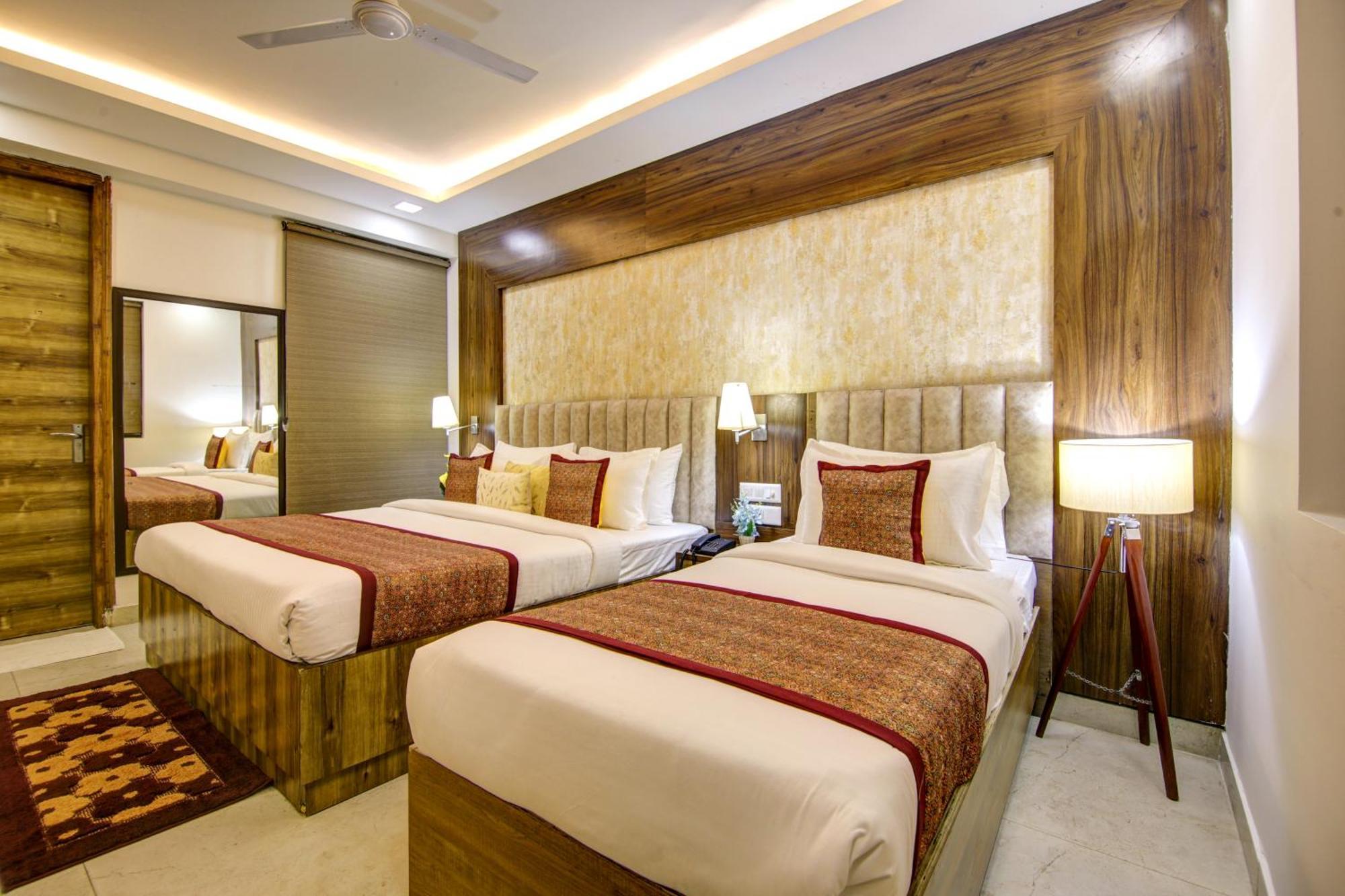 Hotel Prithvi-Raj Near Delhi Airport Нью-Дели Экстерьер фото
