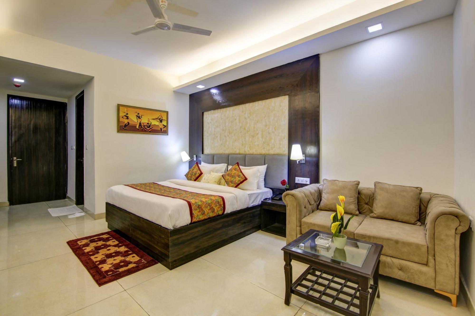 Hotel Prithvi-Raj Near Delhi Airport Нью-Дели Экстерьер фото
