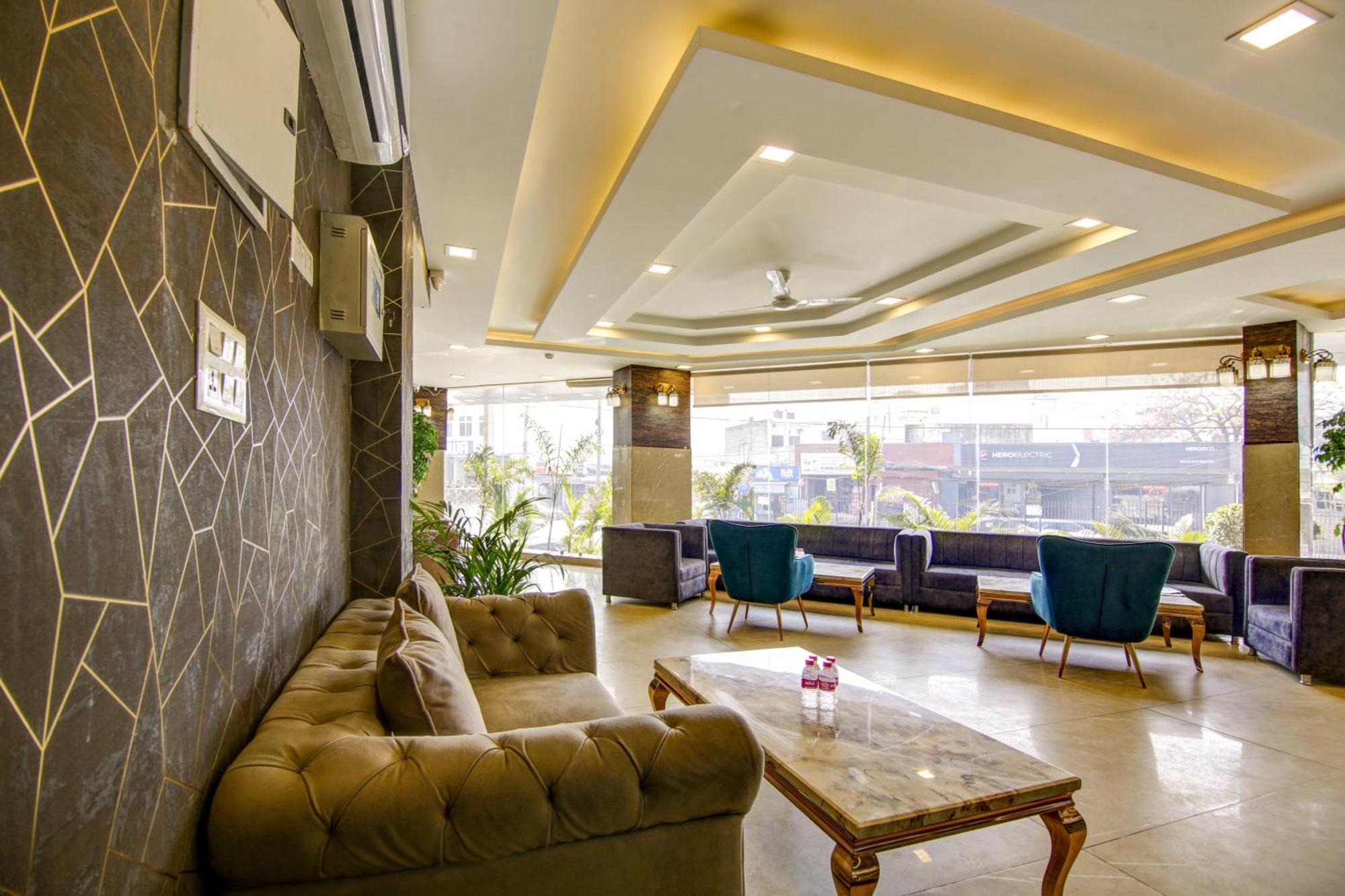 Hotel Prithvi-Raj Near Delhi Airport Нью-Дели Экстерьер фото