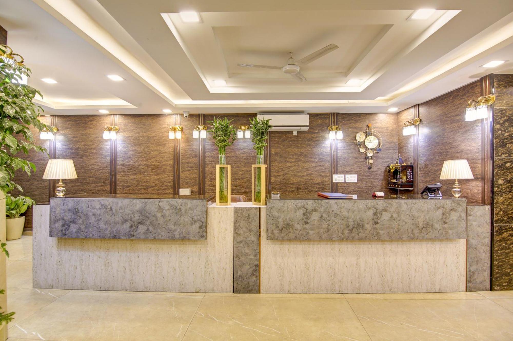 Hotel Prithvi-Raj Near Delhi Airport Нью-Дели Экстерьер фото