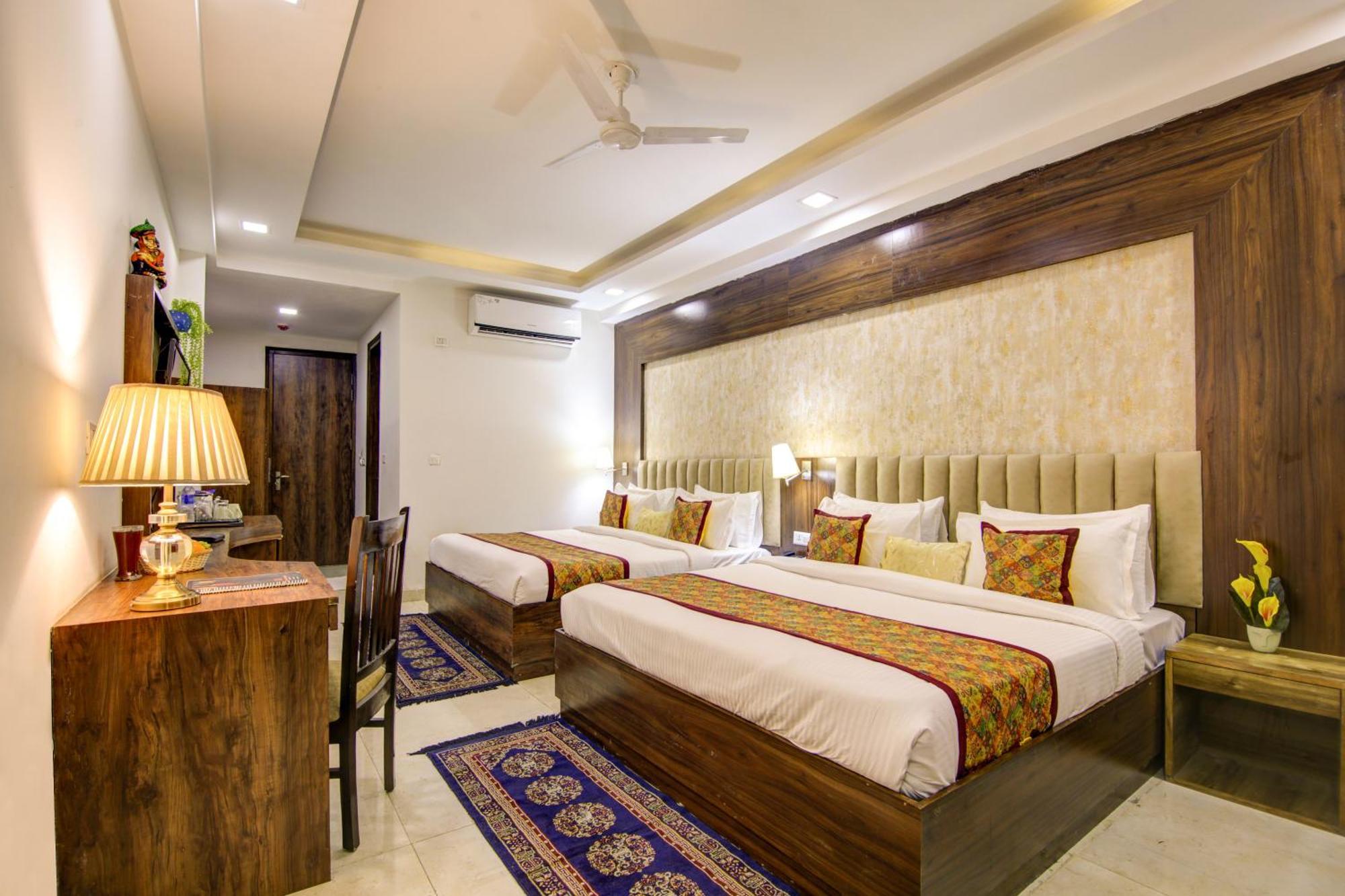 Hotel Prithvi-Raj Near Delhi Airport Нью-Дели Экстерьер фото