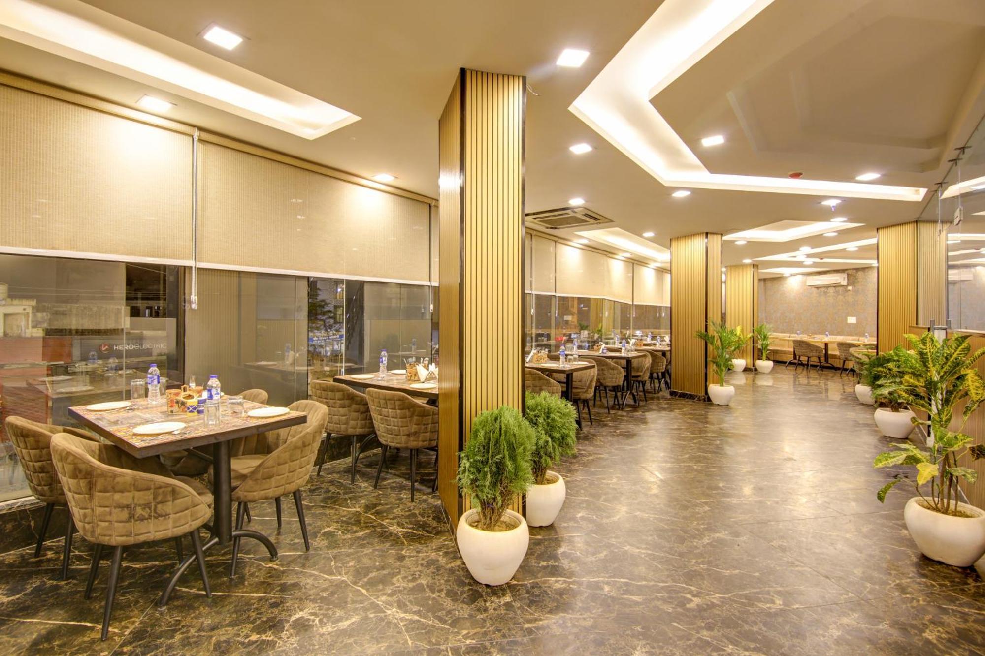 Hotel Prithvi-Raj Near Delhi Airport Нью-Дели Экстерьер фото