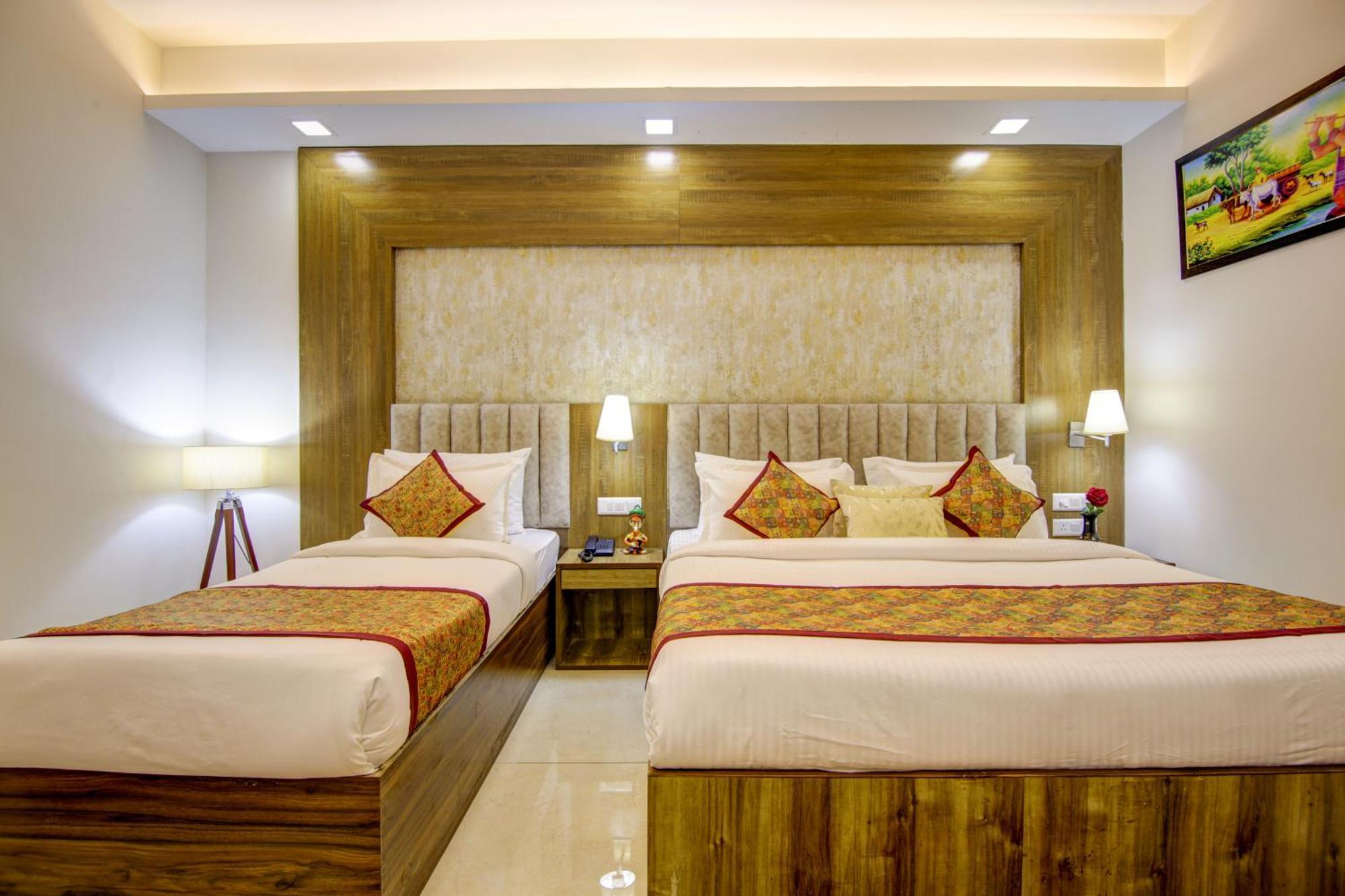 Hotel Prithvi-Raj Near Delhi Airport Нью-Дели Экстерьер фото