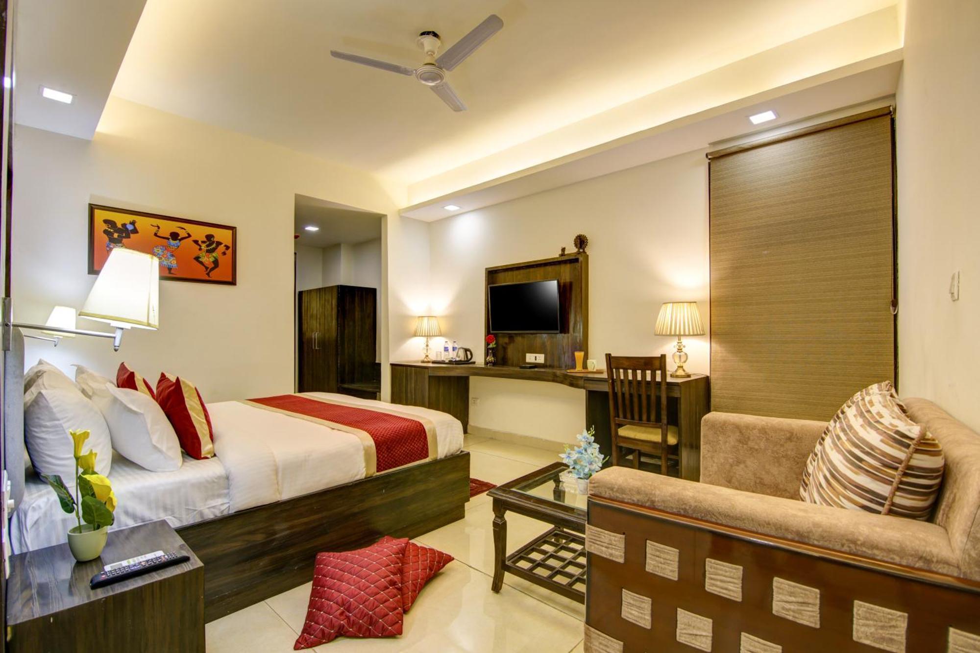 Hotel Prithvi-Raj Near Delhi Airport Нью-Дели Экстерьер фото