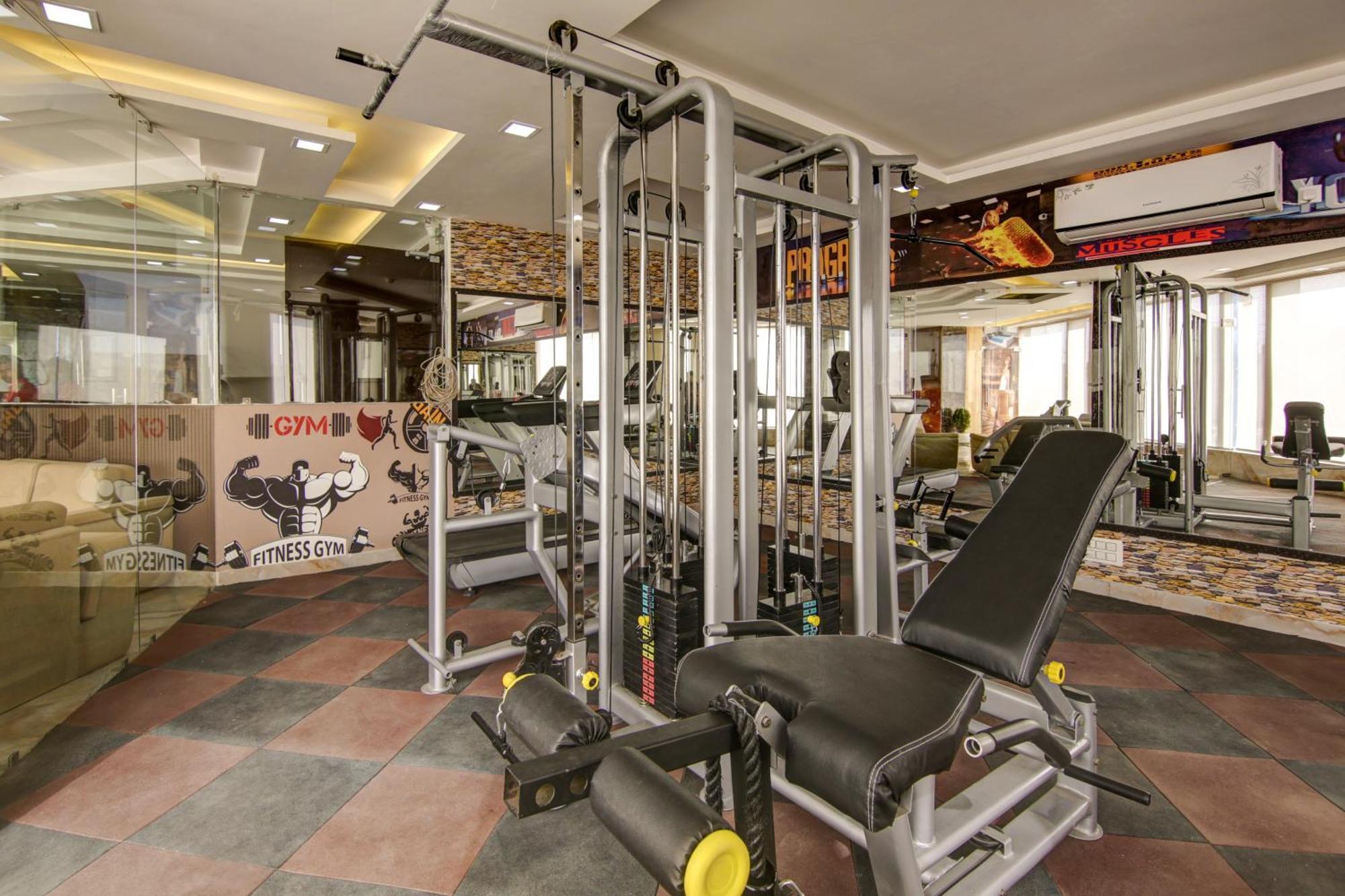 Hotel Prithvi-Raj Near Delhi Airport Нью-Дели Экстерьер фото