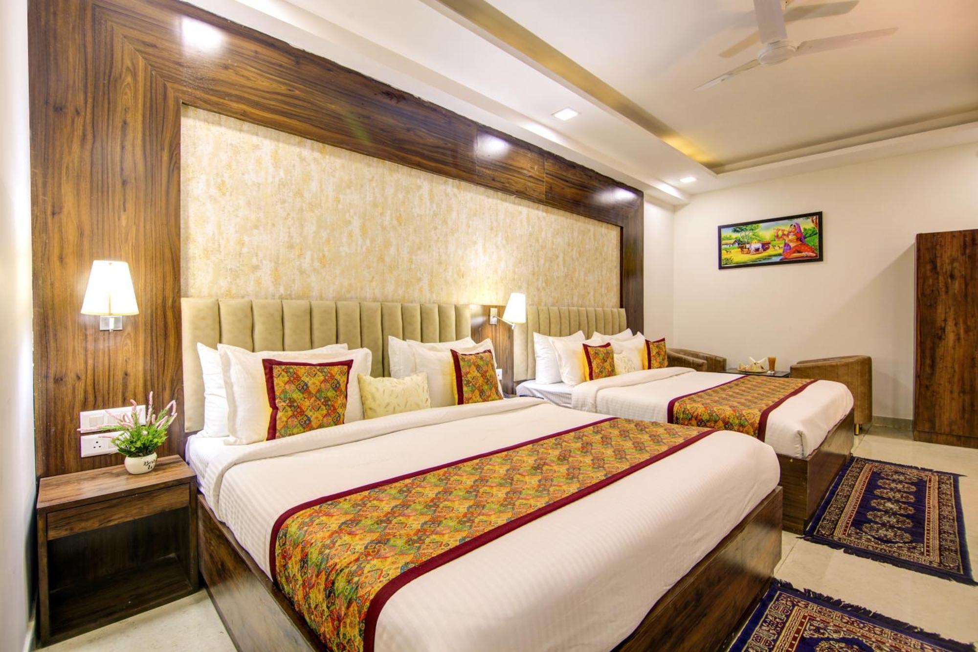 Hotel Prithvi-Raj Near Delhi Airport Нью-Дели Экстерьер фото
