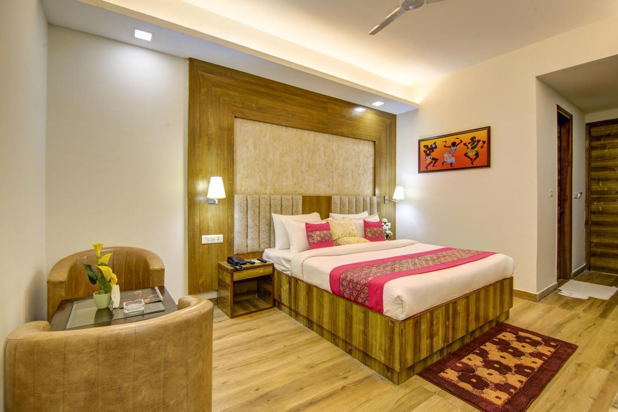 Hotel Prithvi-Raj Near Delhi Airport Нью-Дели Экстерьер фото