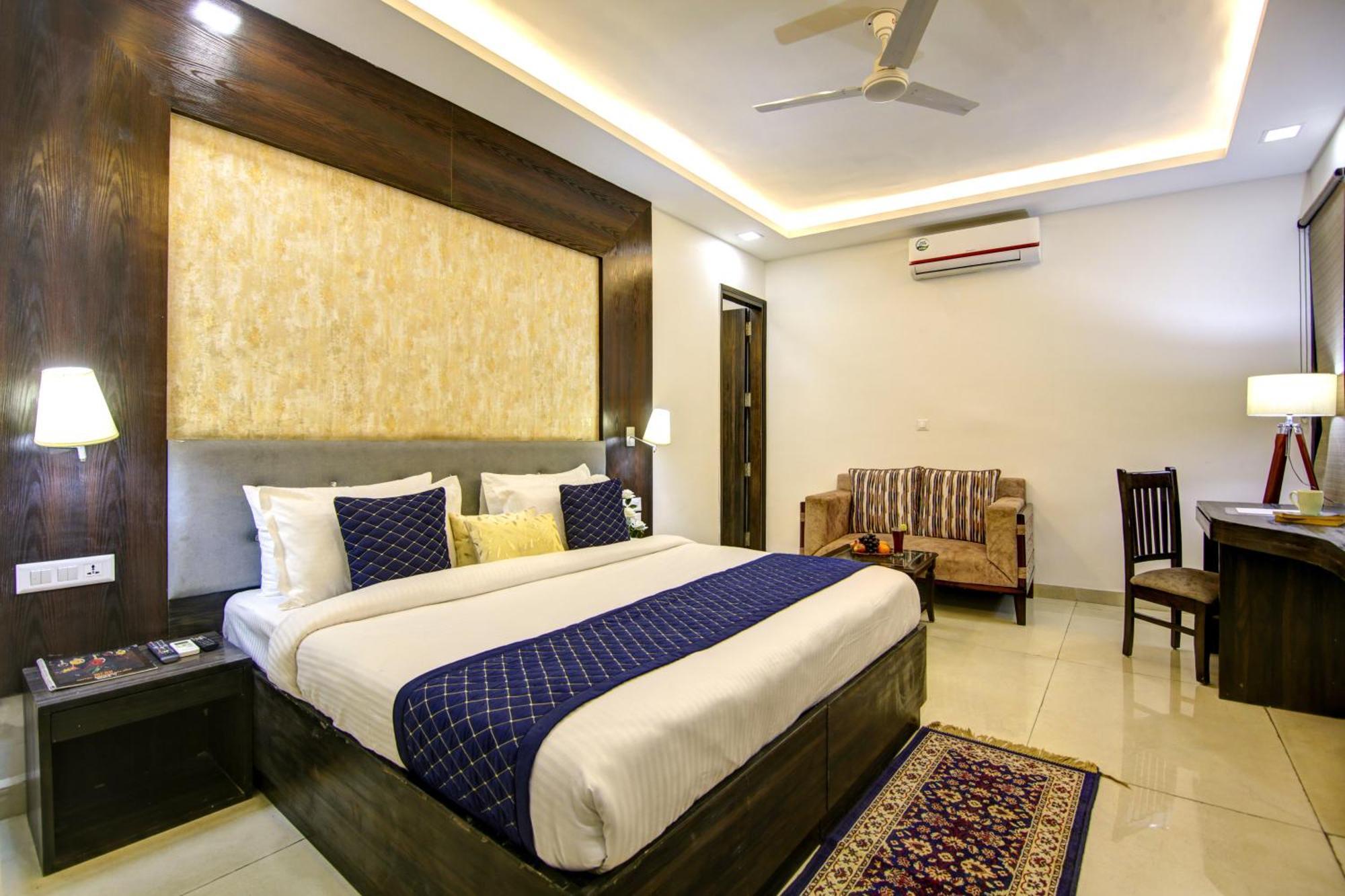 Hotel Prithvi-Raj Near Delhi Airport Нью-Дели Экстерьер фото