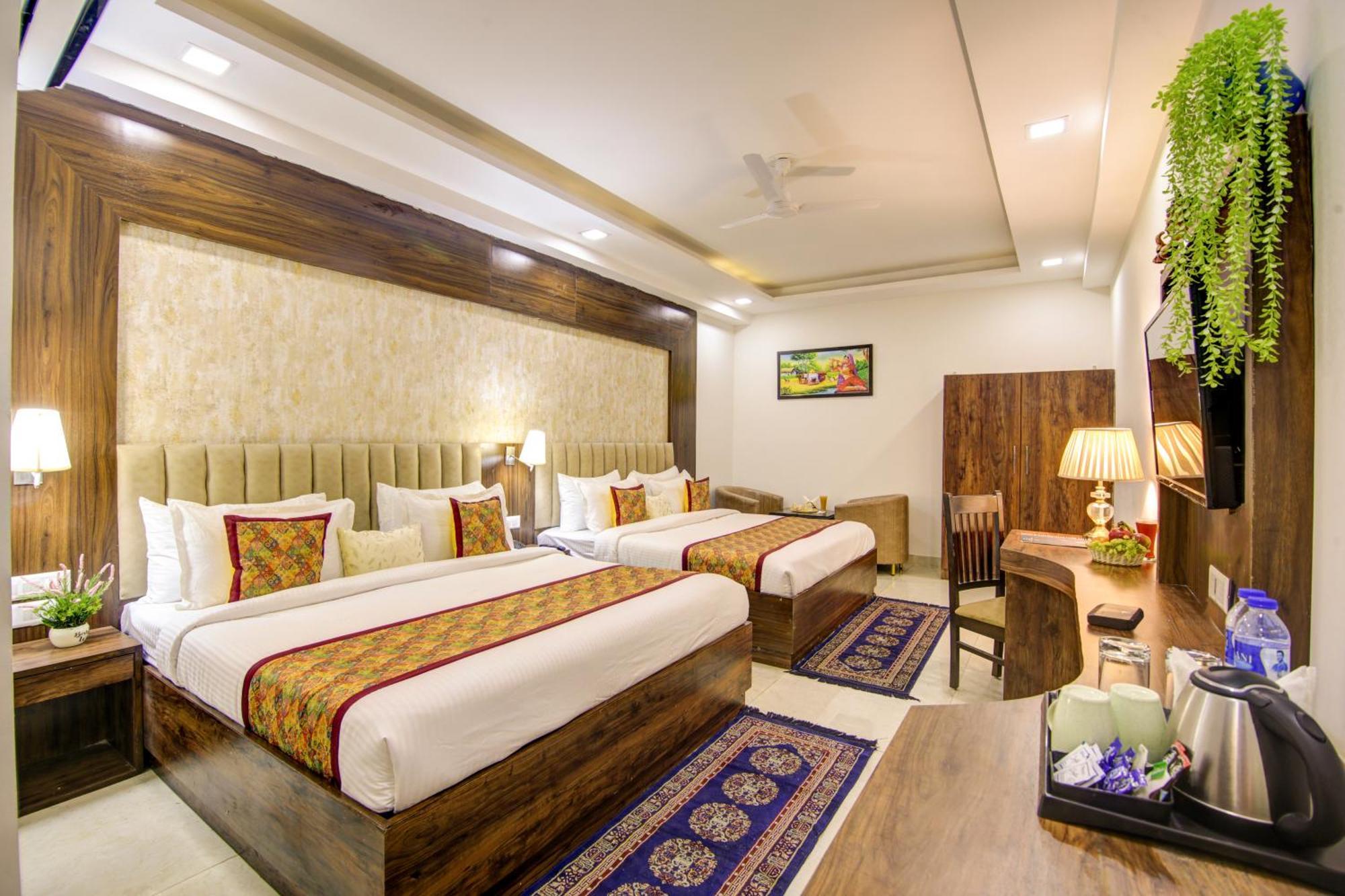 Hotel Prithvi-Raj Near Delhi Airport Нью-Дели Экстерьер фото