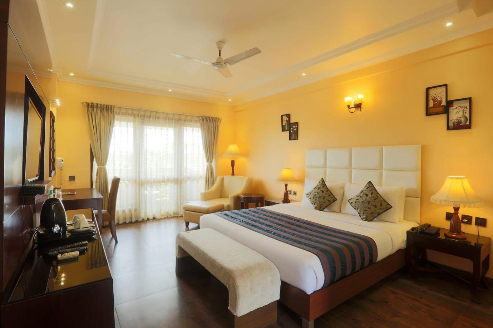 Hotel Prithvi-Raj Near Delhi Airport Нью-Дели Экстерьер фото