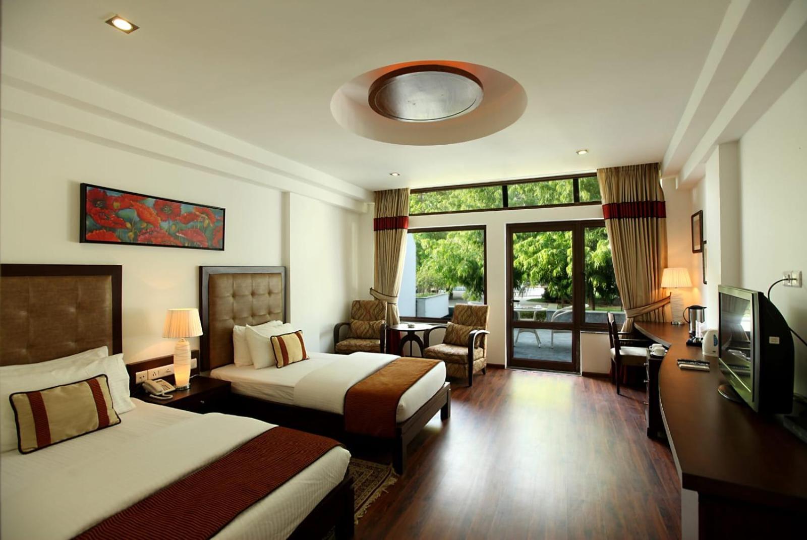 Hotel Prithvi-Raj Near Delhi Airport Нью-Дели Экстерьер фото