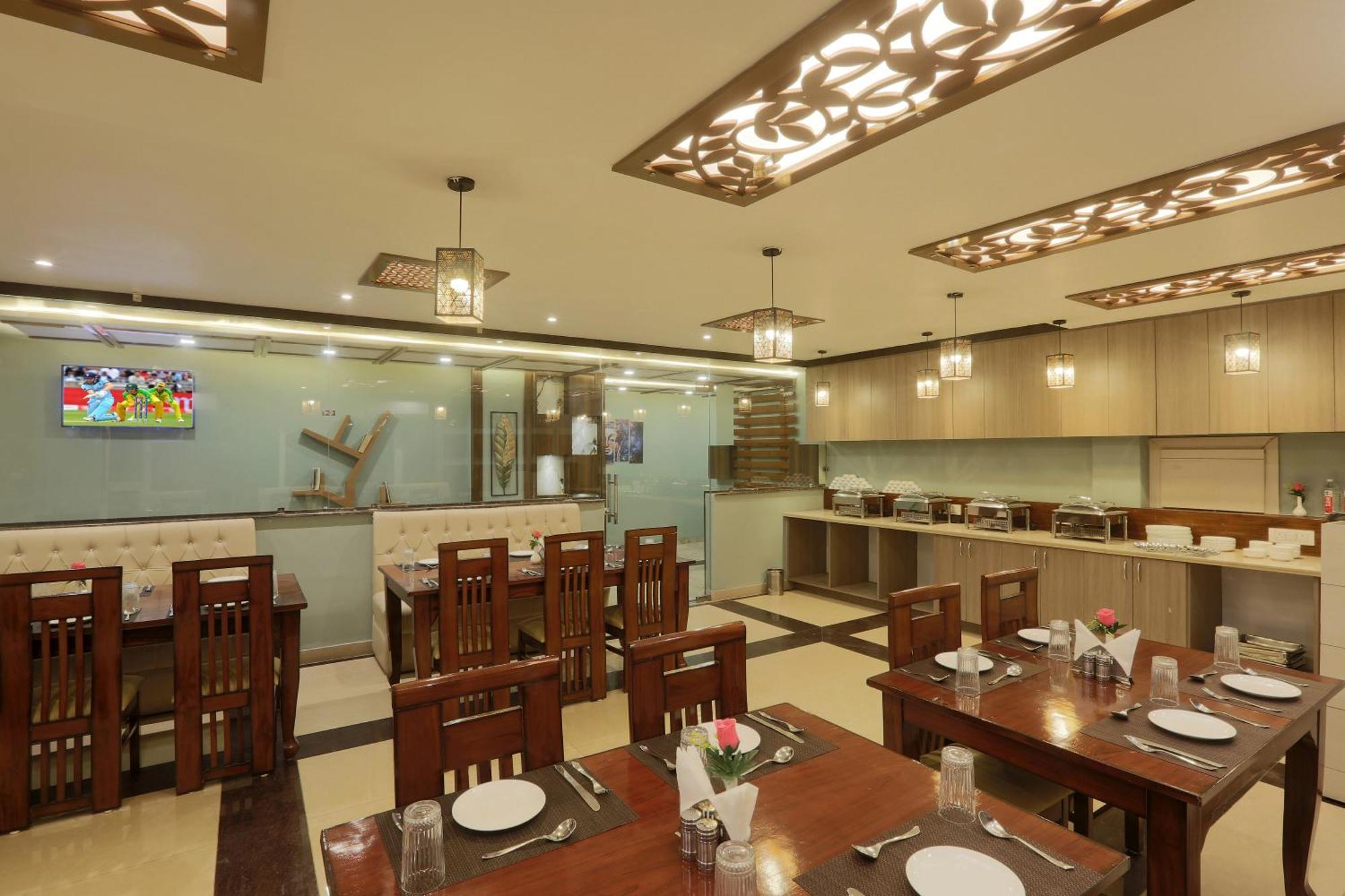 Hotel Prithvi-Raj Near Delhi Airport Нью-Дели Экстерьер фото