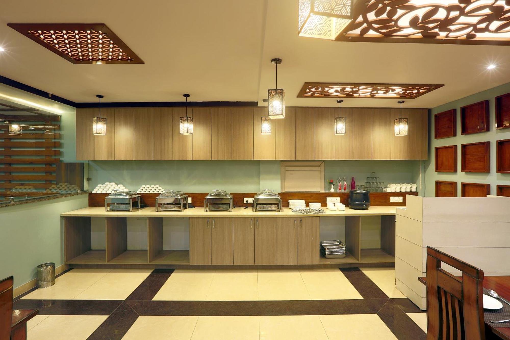 Hotel Prithvi-Raj Near Delhi Airport Нью-Дели Экстерьер фото
