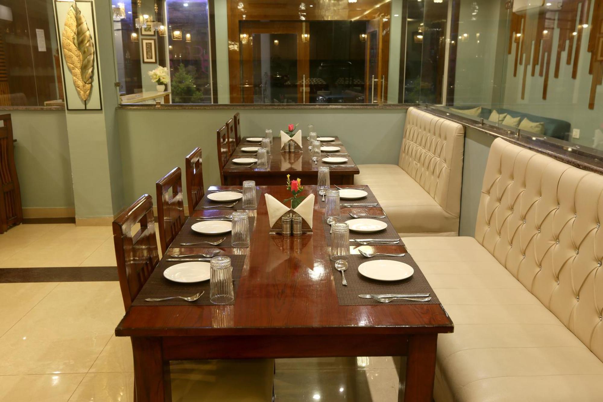 Hotel Prithvi-Raj Near Delhi Airport Нью-Дели Экстерьер фото